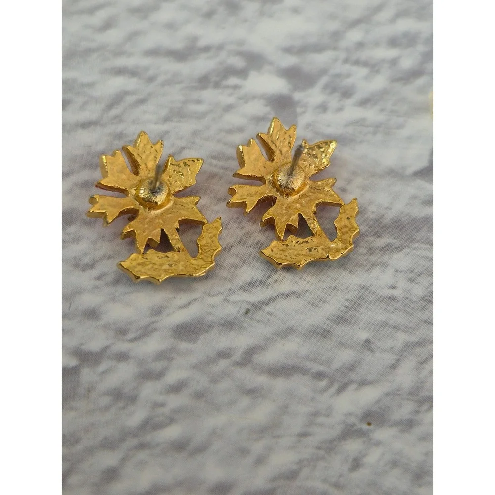 Vintage Style Red Enamel Flower Stud Earrings Gold Tone Floral Botanical